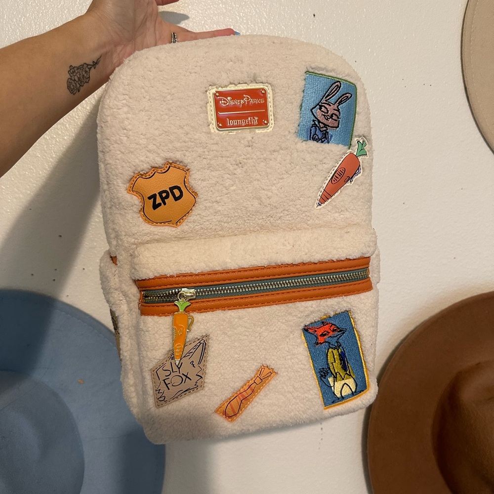 Disney loungefly backpack never used